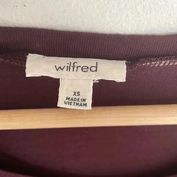 Aritzia | Wilfred Plumb/Wine Peplum  Top - Picture 4 of 5